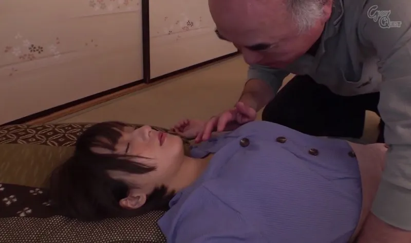 Bố ông xã vô tình làm bạn gái của con trai ngất xỉu rồi sau đó …